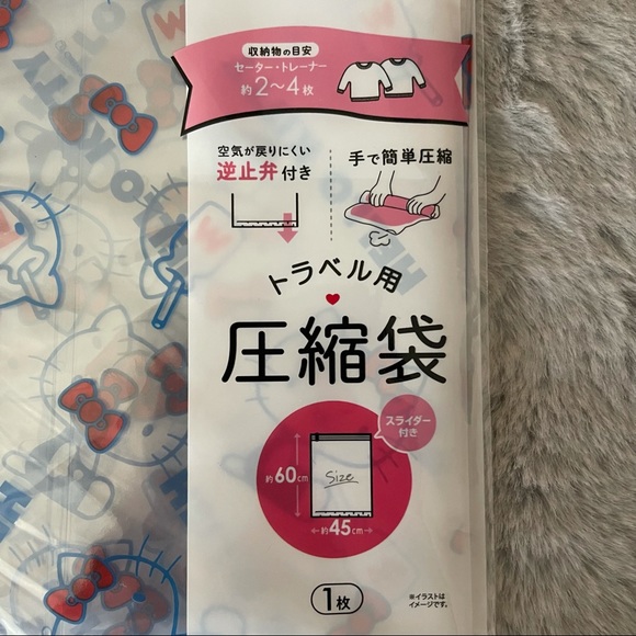 ♥️ Bundle of Hello Kitty Travel Seal Apparel Bags - Picture 5 of 6